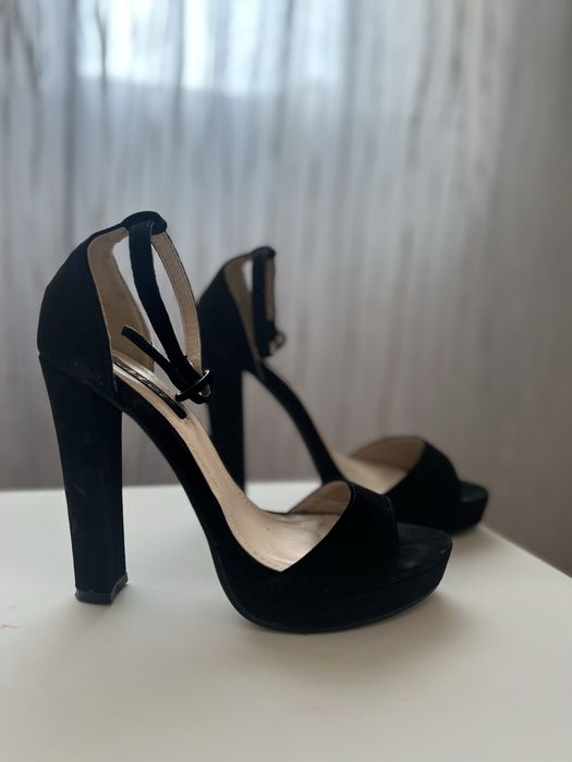 Pantofi negri din catifea, toc gros