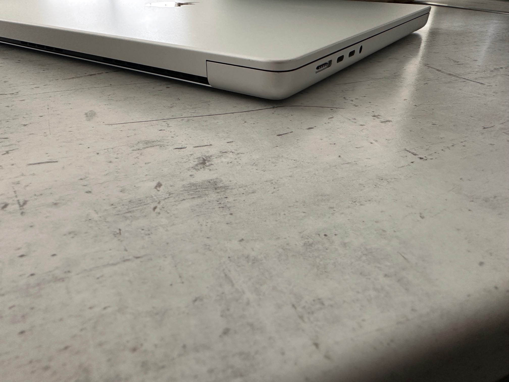 MacBook Pro 16" M1 MAX 10-Core CPU, 24-Core GPU, 32GB RAM, 1TB SSD