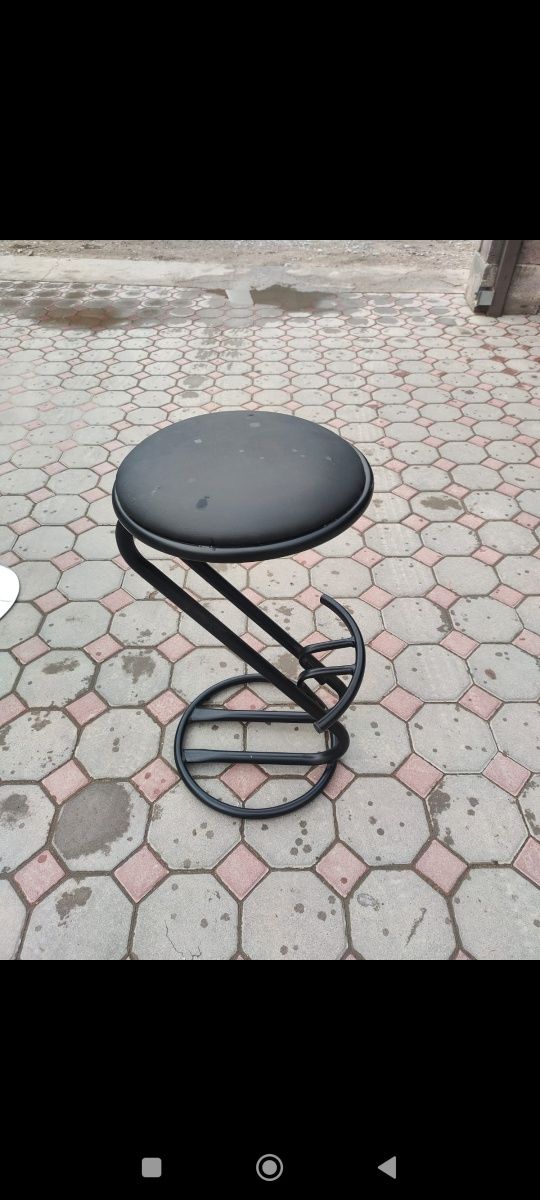 Барный  стулья и стол