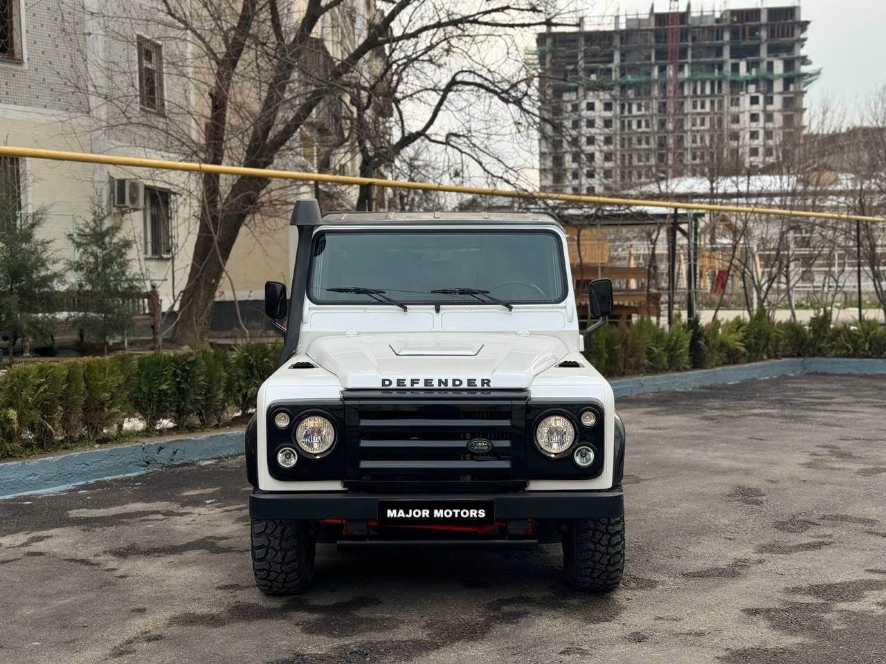 Land Rover Defender 110 pickup