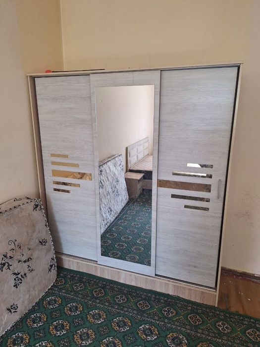 3 XONA QORA QAMISH 1 etajda Xonalar Aloxida Xamma SHaroitlar Bor O