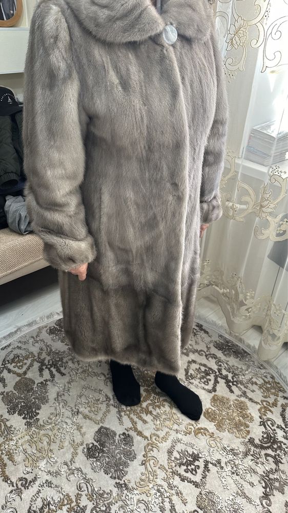 Продам серую норковую шубу