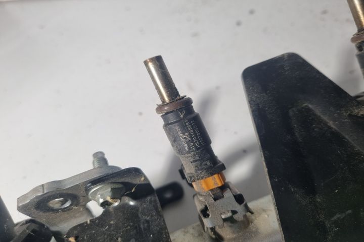 Rampa injectoare CU INJECTOARE Dacia Duster prima generatie (facelift