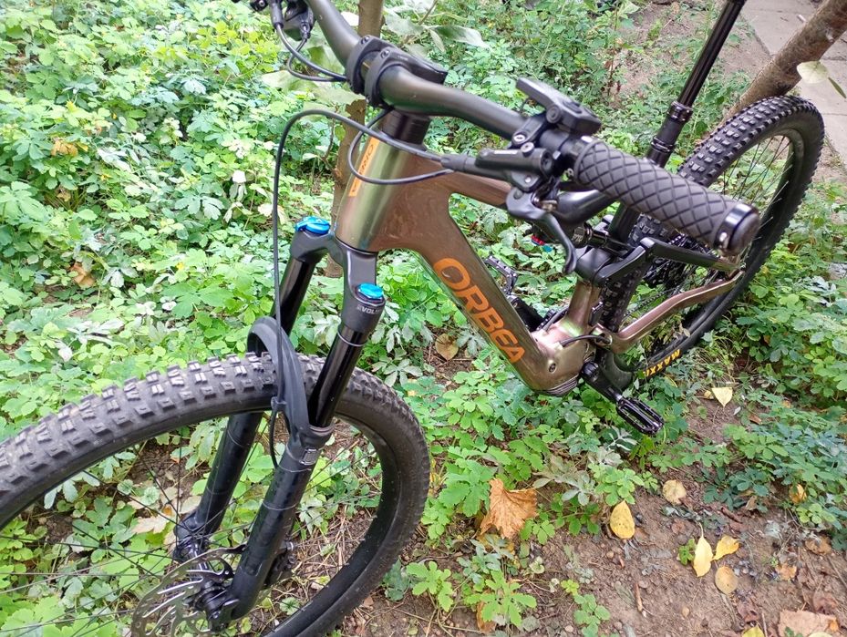 Bicicleta carbon Rise ep8rs