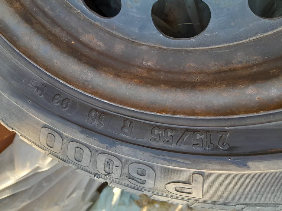 Vând roată 215 55 r16 pireli în stare foarte bună 150 lei