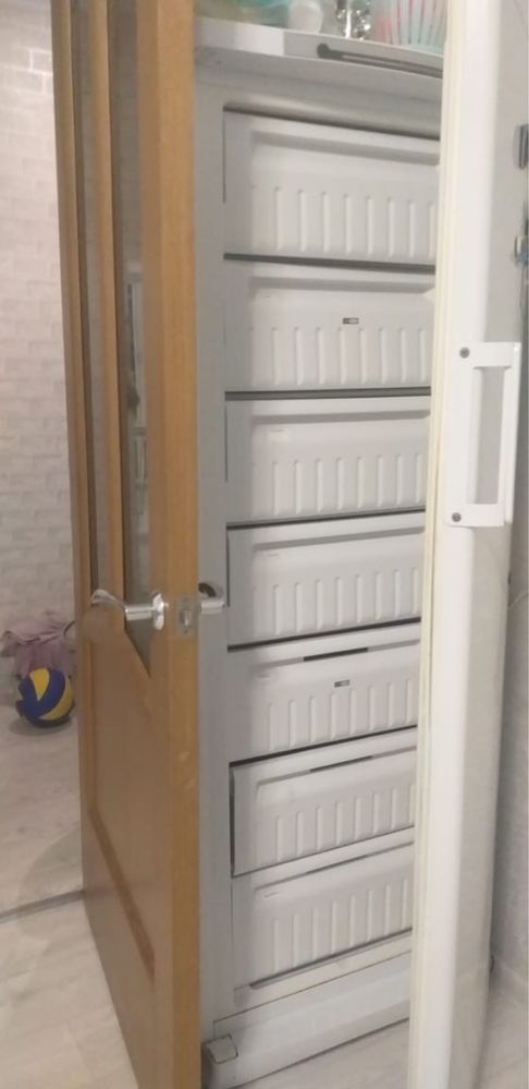 Продам морозильную камеру