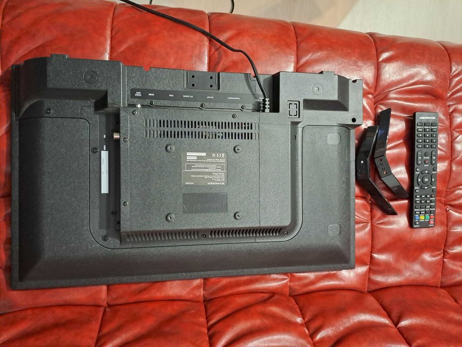 Televizor Schneider ca nou, SUPORT perete inclus