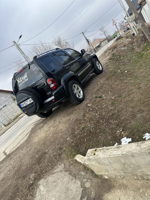 Vând jeep cheroke 2.8
