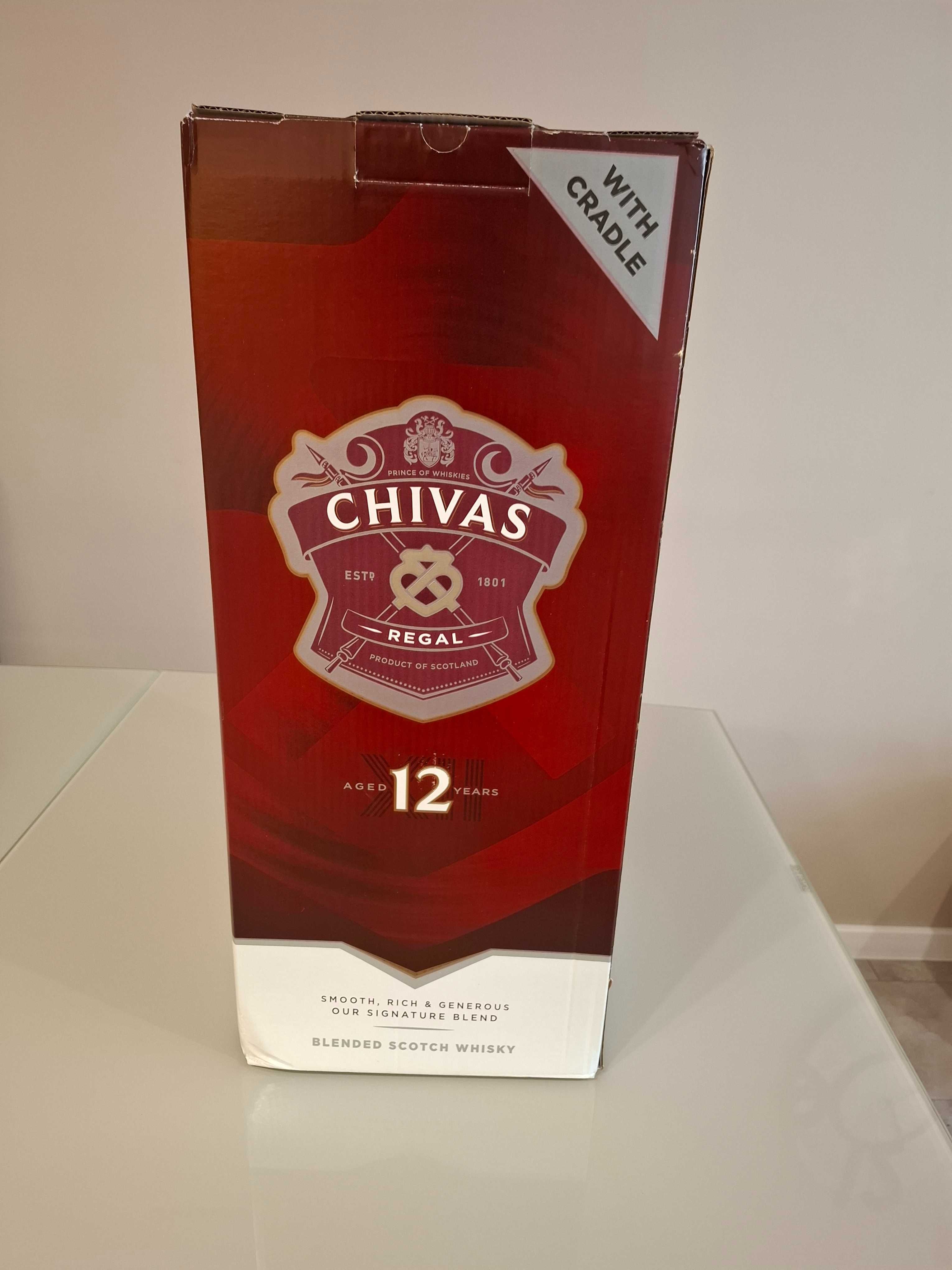 Бутилка от уиски  галон със стойка /люлка/ 4,5л CHIVAS REGAL -80.00 лв