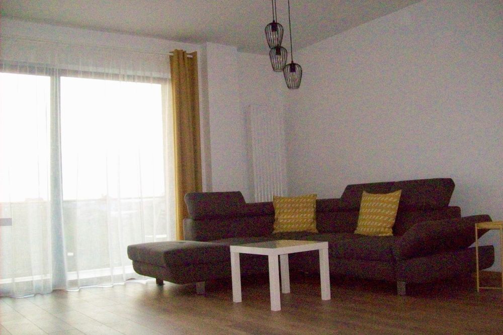 PF inchiriez Ap 2 cam, luminos, modern, zona linistita, balcon, Europa