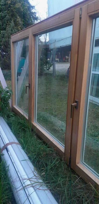 2 ferestre mari de vânzare