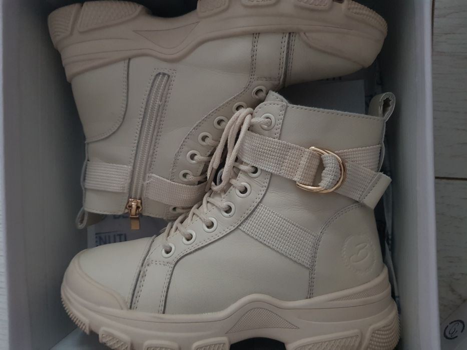 Ghete fetite din piele naturală