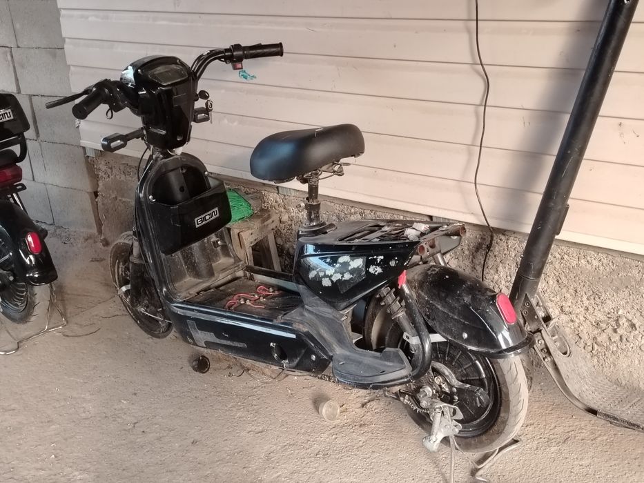 Два ск8 и электро гитара