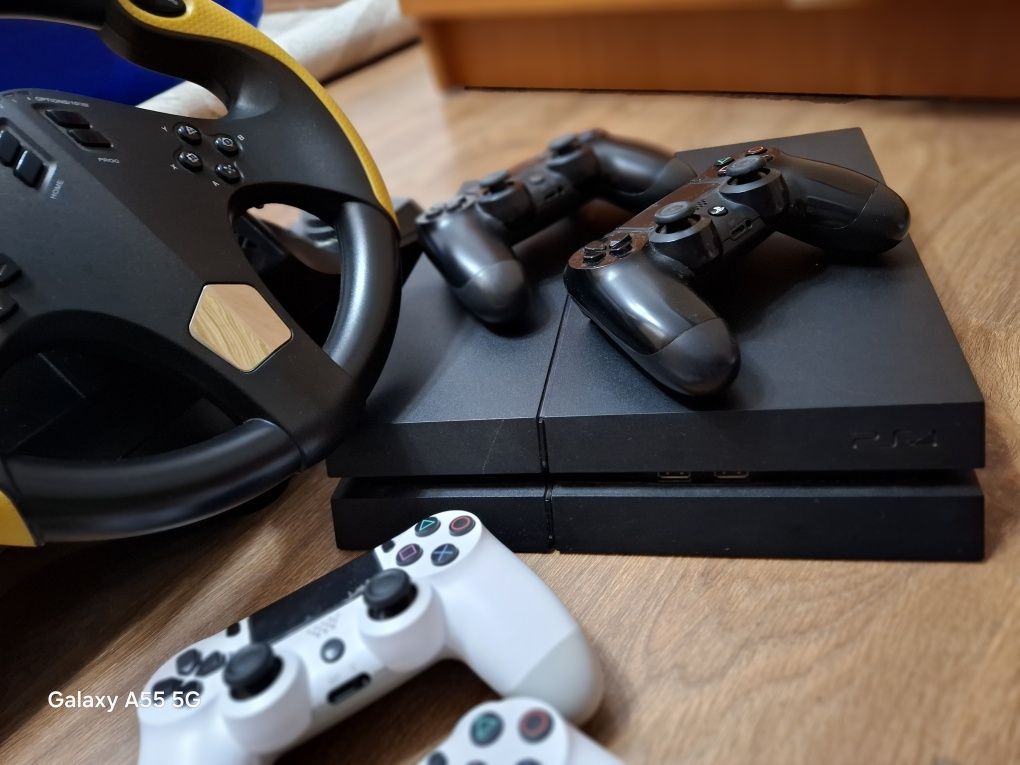 Vând PS4 pro de 1 TB cu volan si schimbator sau separat