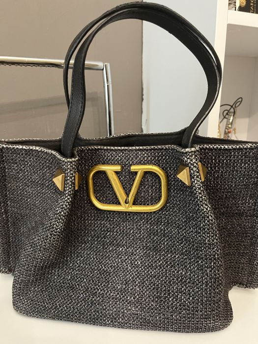 Чанта на VALENTINO удобна и лека с портомоне