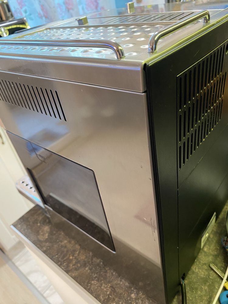 Продавам кафемашина Delonghi PrimaDonna
