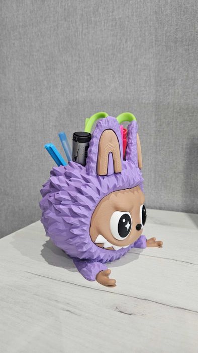 Лабубу 3D пставка за моливи и флумастери labubu