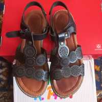 Продам сандалии 5000 тенге, 33р-р, кожа, K.pafi практически новые