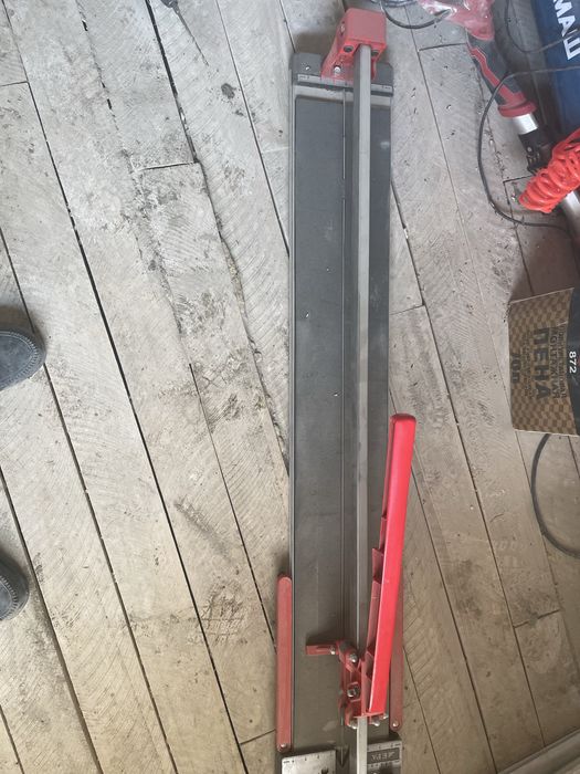 Плиткорез сотилади