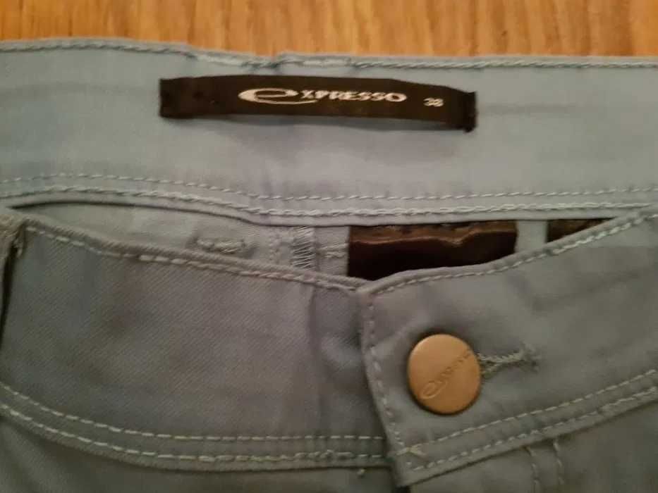 Blugi Expresso,marimea 38 dar sunt mai mari,stare f buna(defect)