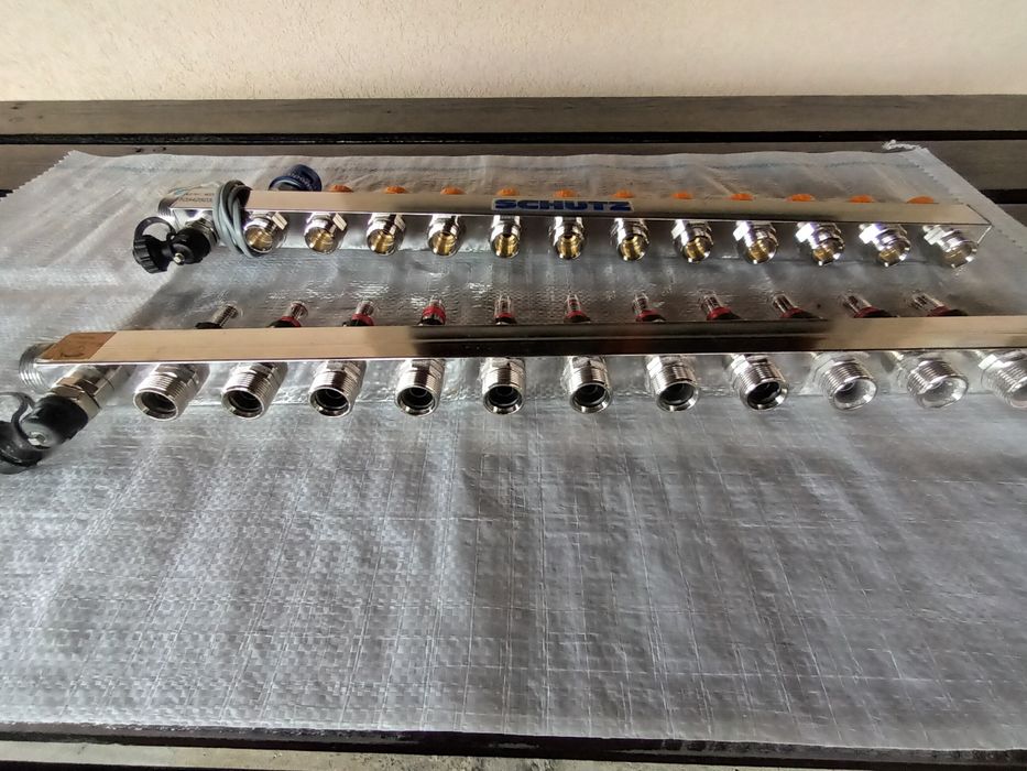 Vând distribuitor cu12 grupuri pentru încălzire în pardoseala