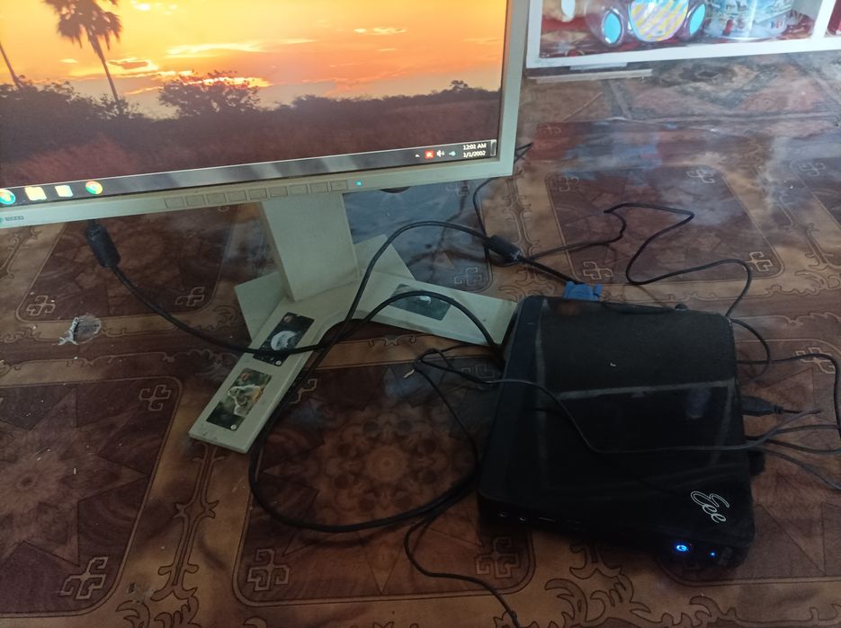 Mini PC ideal pentru birou