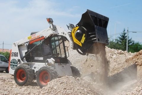 Inchiriez BOBCAT S 130 Bucuresti si Ilfov