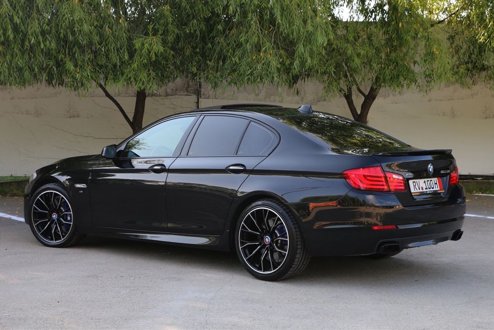 BMW M550i 4.4 V8 X-drive 4Butoane Trapa Soft Close Bi-xenon LED