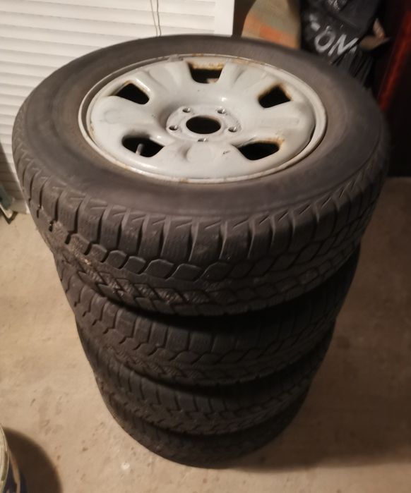 Vând set de roți de iarnă pentru Duster