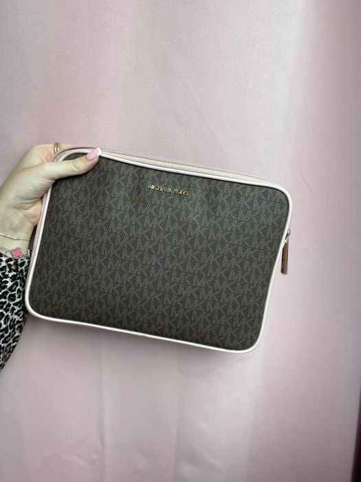 Geanta Michael Kors, gentuta inclusa