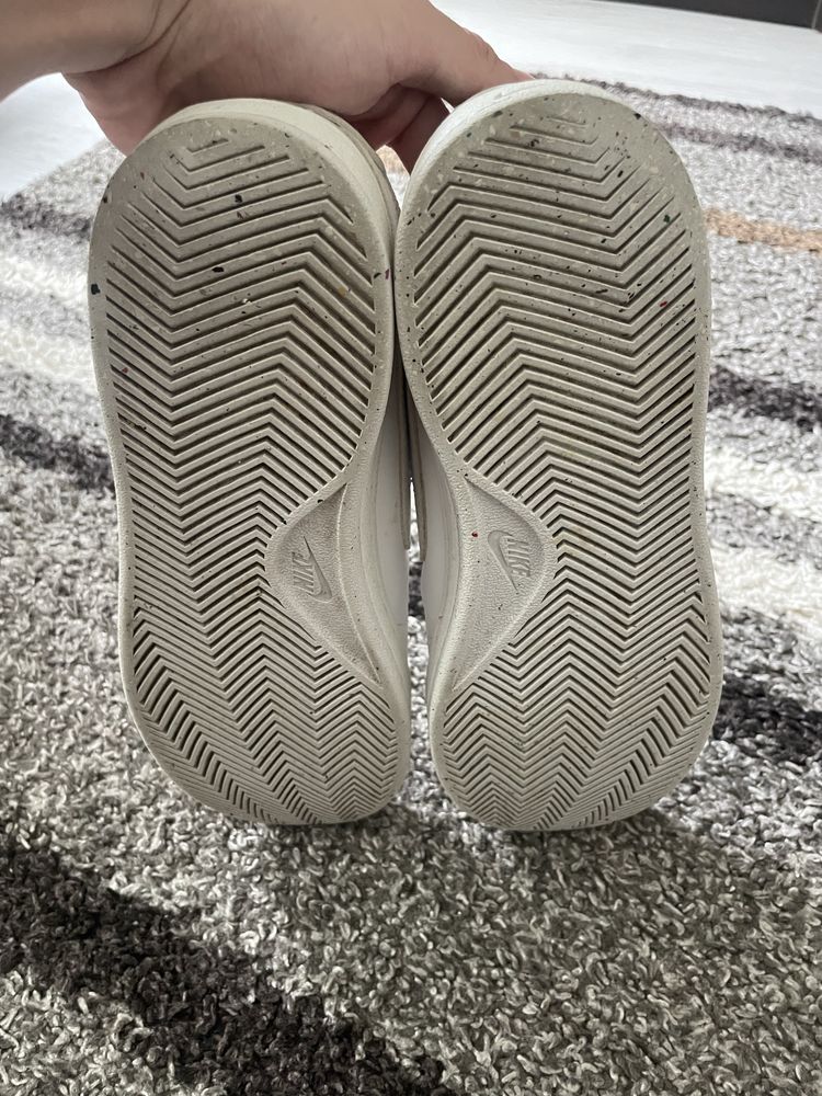 Nike Court Royale 2