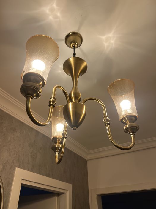 Candelabru auriu cu 3 brate