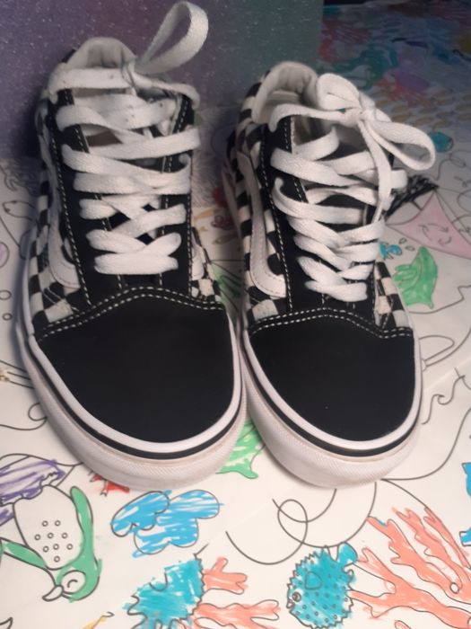 Vans nr 37 aproape noi