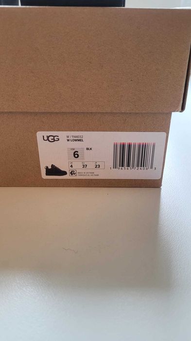 UGG Lowmel Black