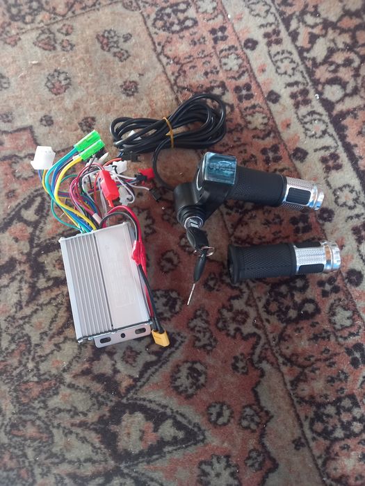 Controler bicicletă electrică de 36v  48v cu aceleratie și displei bat