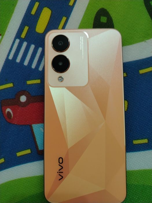 Телефон Vivo y 17 s