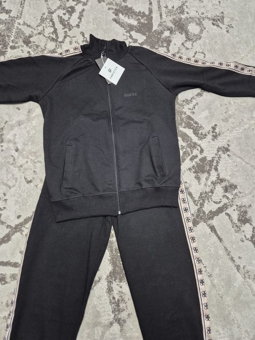 Vând treninguri damă Guess,noi cu etichetă