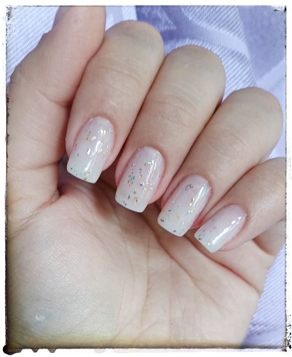 Realizez unghii cu gel și oja semipermanenta in sectorul 4, București