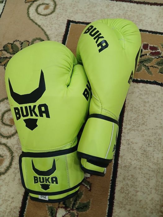 Бокс перчатка Buka