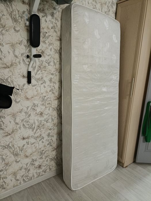 Отдам даром матрас