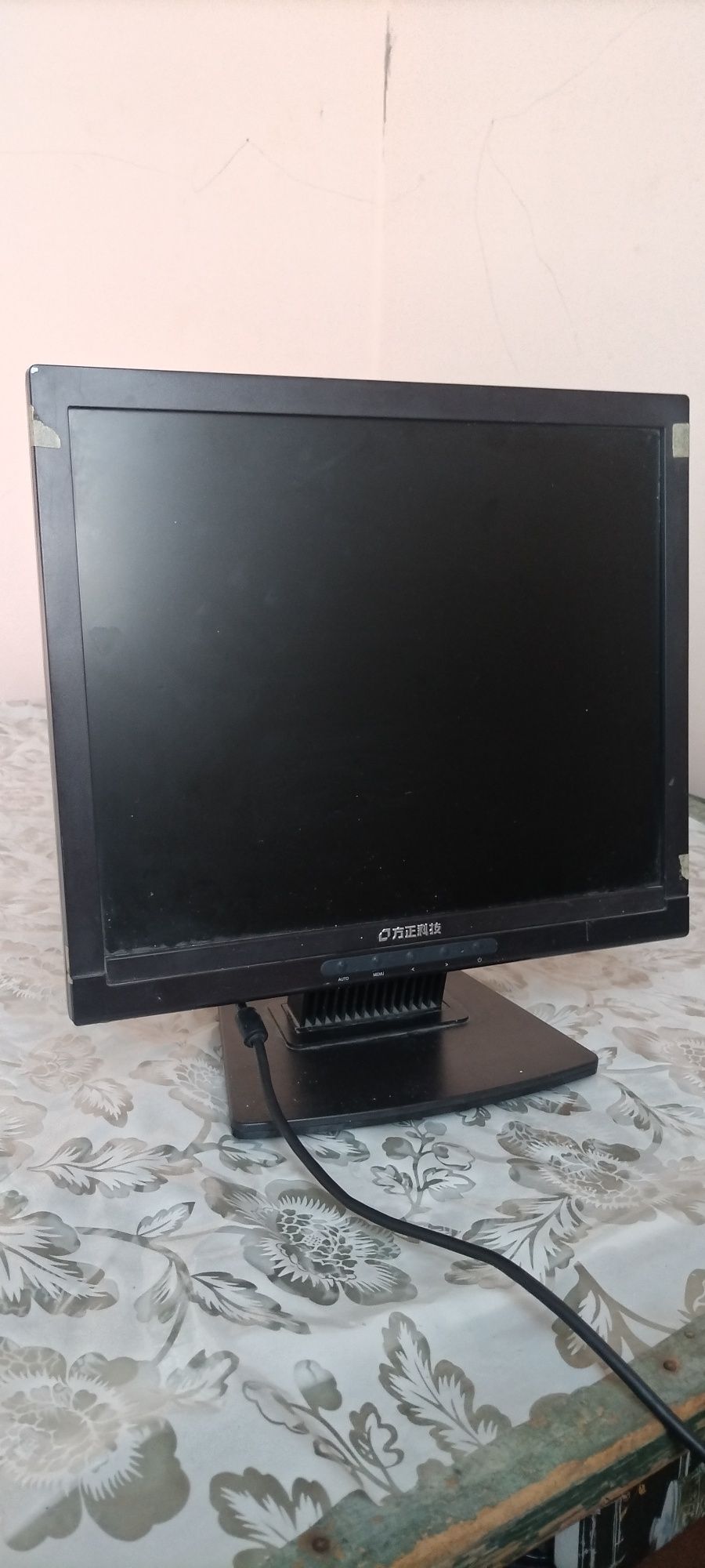 Monitor kompyuter