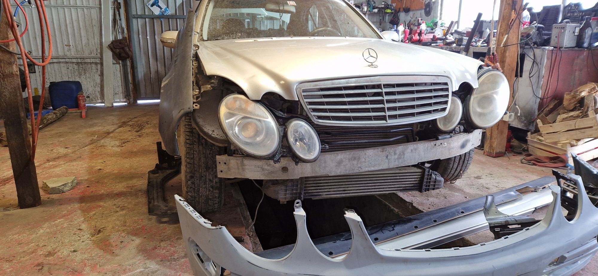 Vând capota fata și spate mercedes e 220