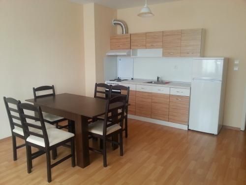 Дава се под наем Тристаен апартамент в София, Стрелбище - 117 кв.м за 750 € - Снимка #3