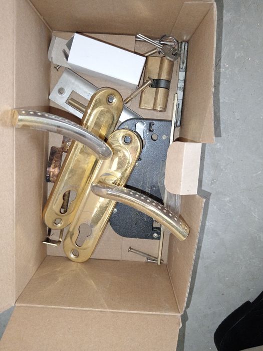 Эшик учун замок сотилади