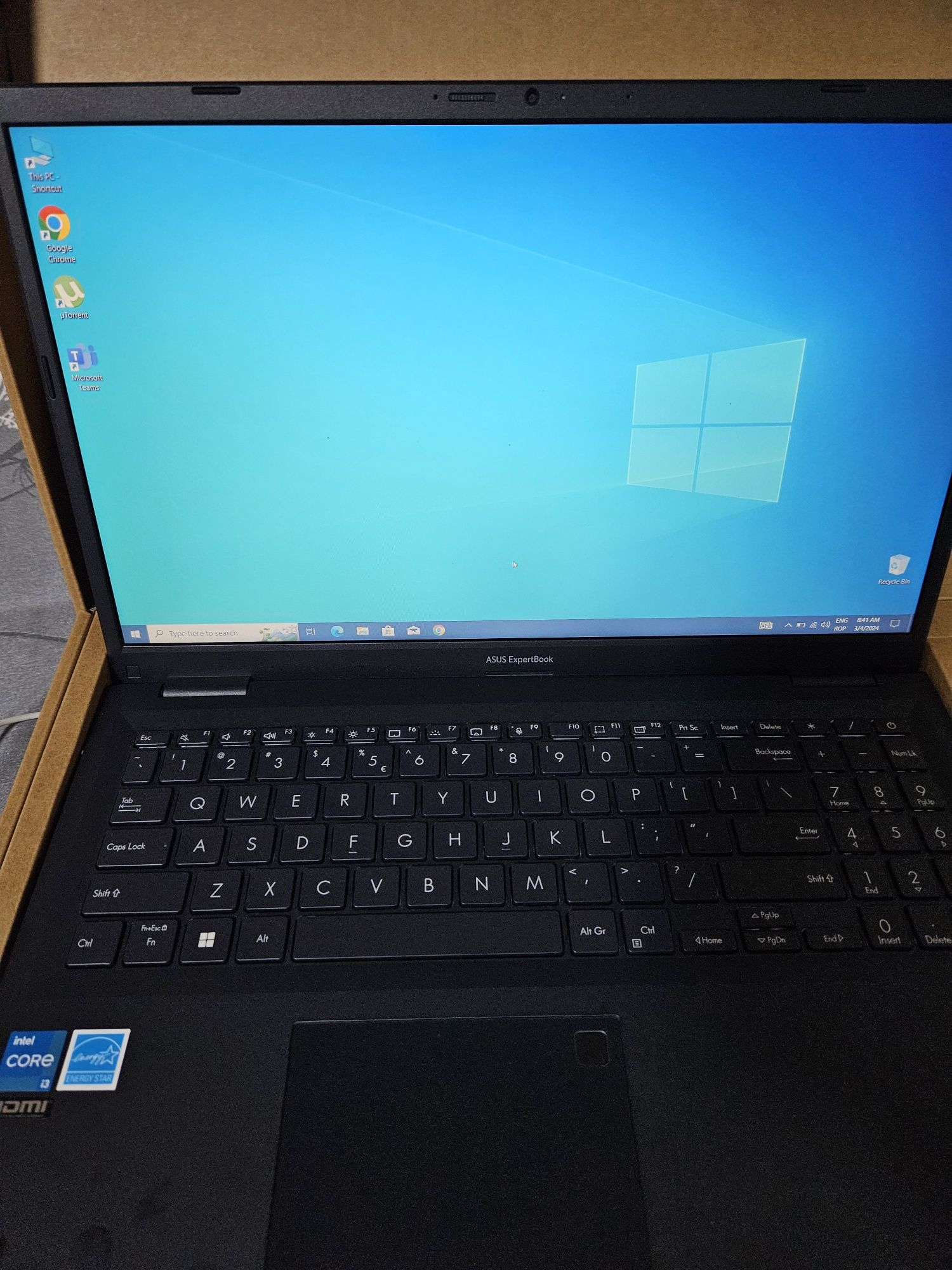 Vând Laptop NOU cu Windows 10