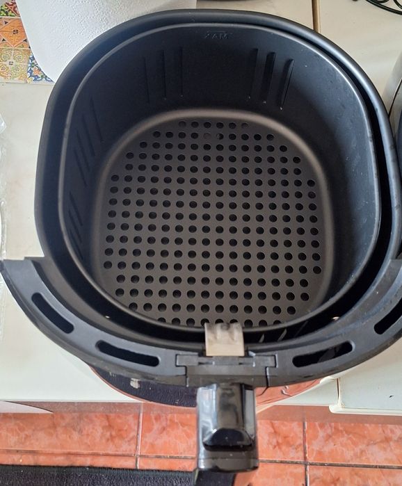 Vând Friteuză cu aer cald/Air fryer Brava-XL, Digitală, 5.5 Litri