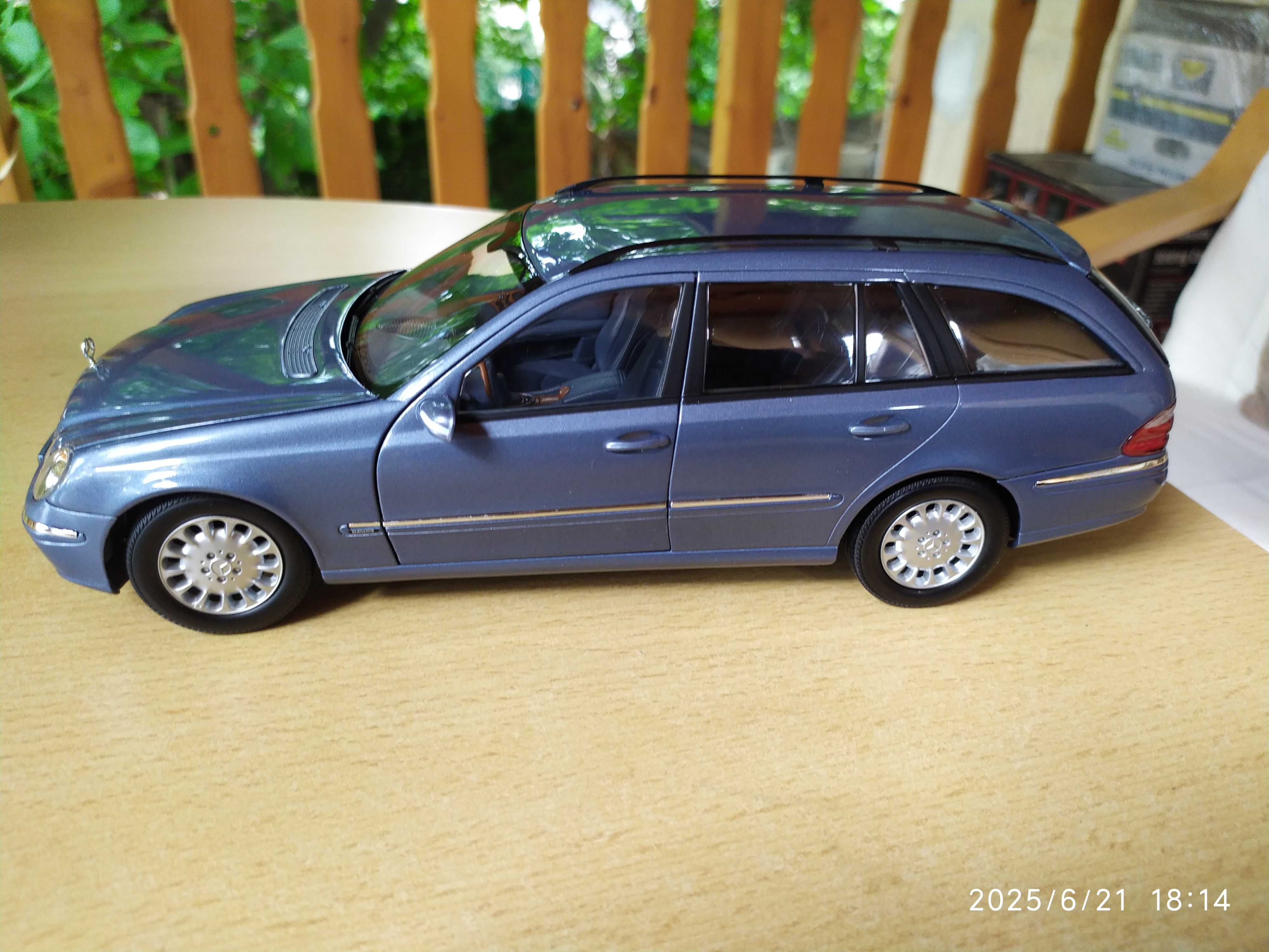 Метален модел на Mercedes Benz E Class Klasse T Modell S211  - Kyosho