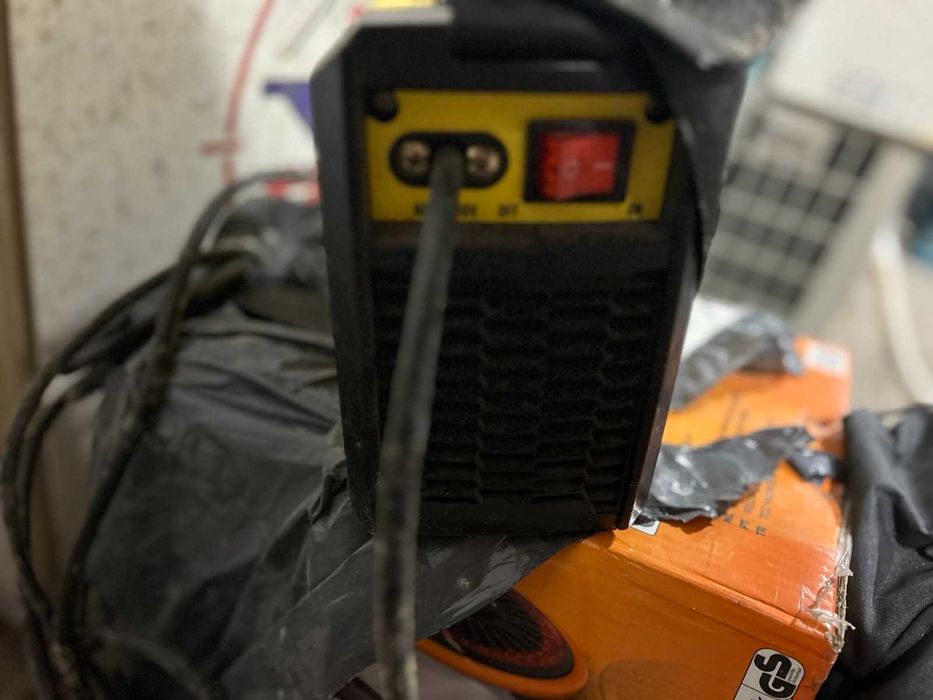Продавам електрожен WELD SPARK