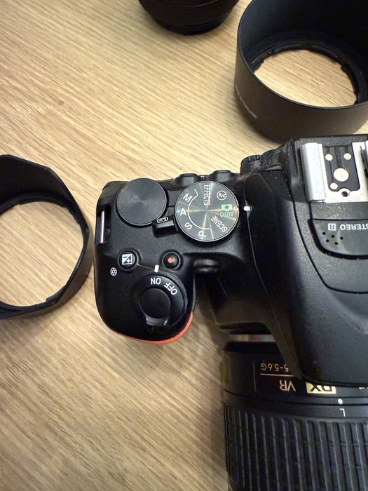 Фотоапарат Nikon D5600 с обективи