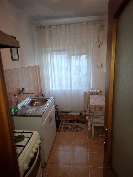 Vând apartament 3 camere, 3/3, șarpantă, boxă, zonă ultracentrală